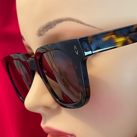 PEACE LOVE WORLD Reflective San Marino Sunglasses Black - Picture 13 of 16